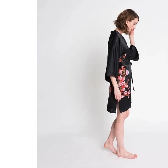 Old Shanghai Cherry Blossom Black Silk Kimono Floral Robe O/S - Picture 13 of 13